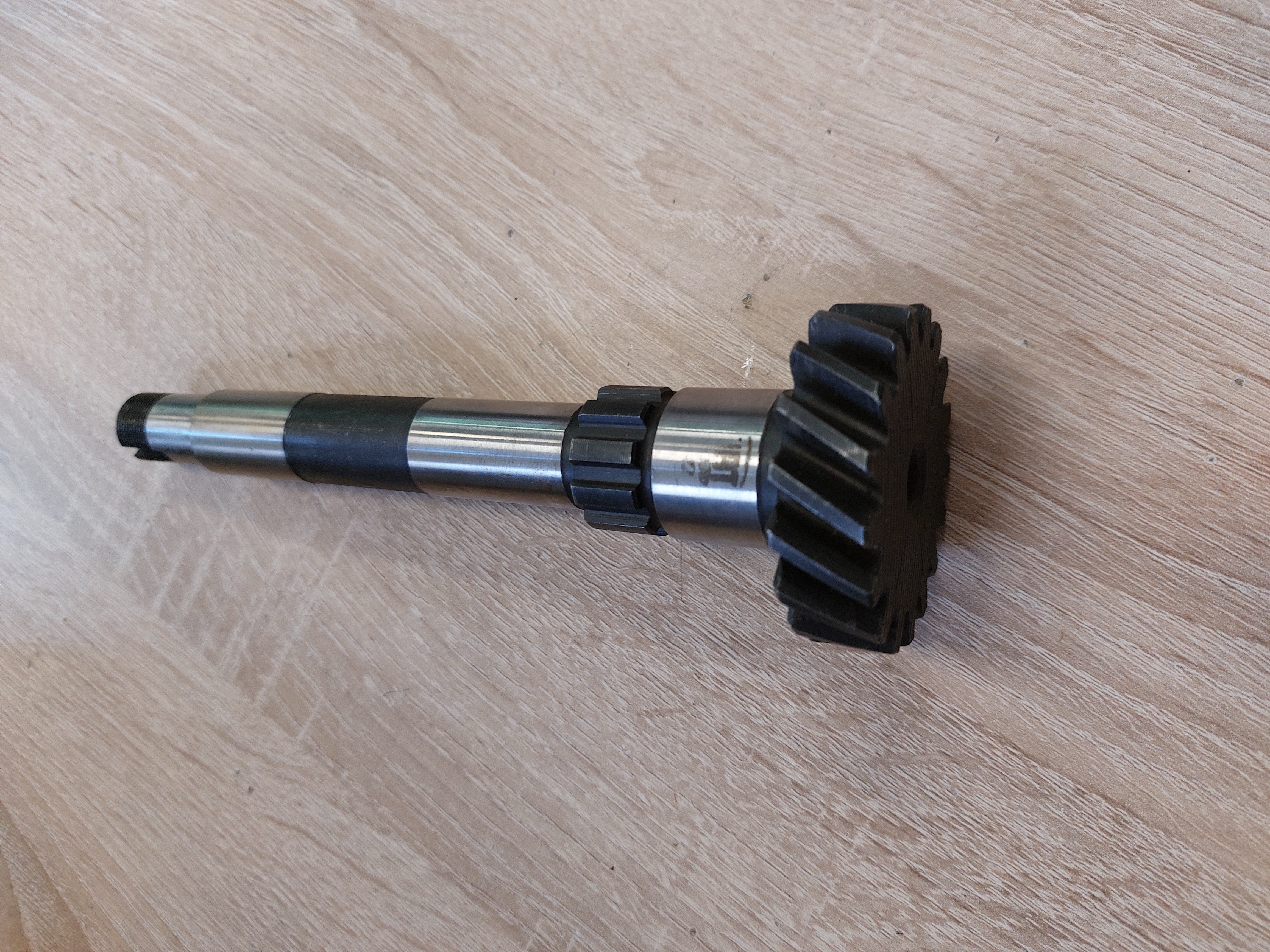 835113 - SECONDARY GEARBOX SHAFT