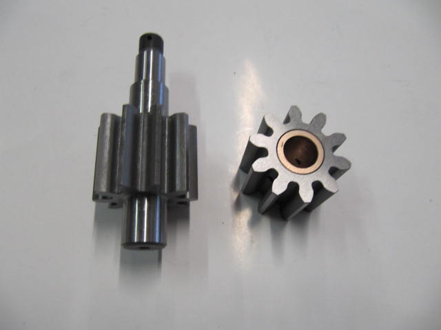 CAV880 - engine oil pump gears