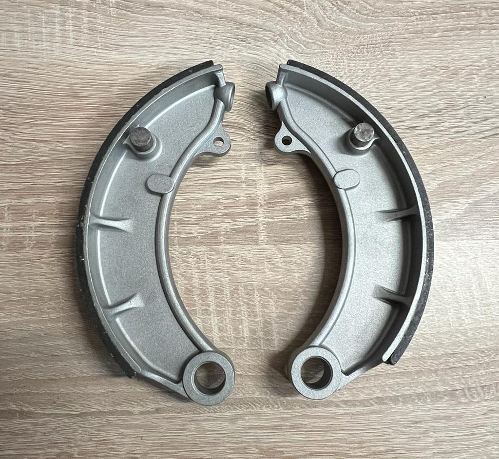 CAV1713 - Brake shoes set for one wheel. Mounts on Balilla and Topolino.